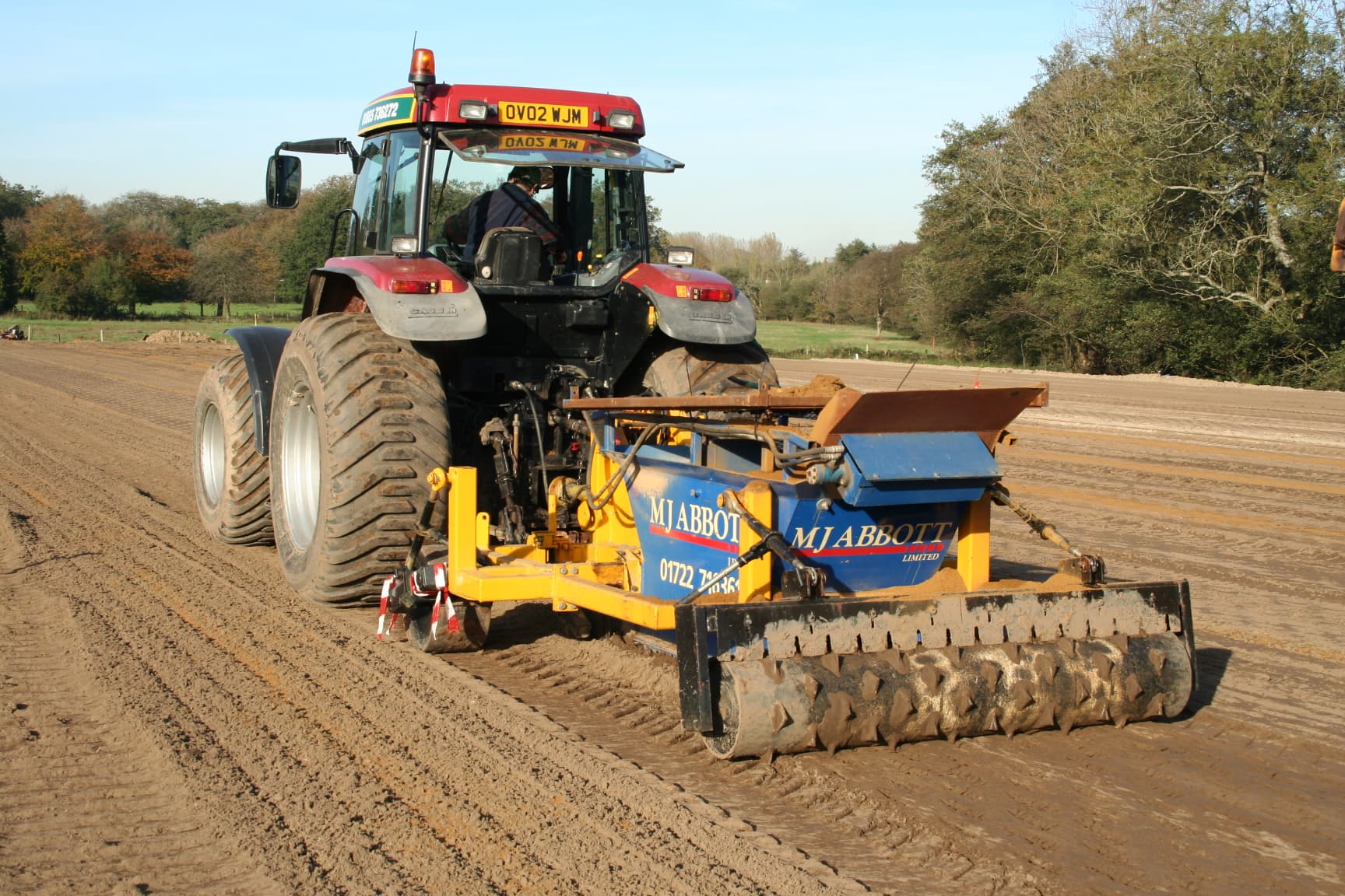 Tractor and soil-working attachment preparing the pitch surface
